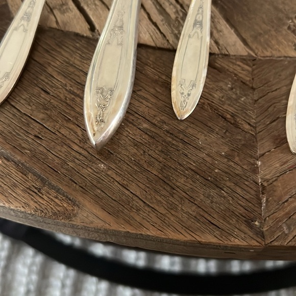 Vintage Oneida 5 pc flatware set: - Picture 16 of 16